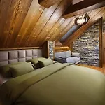Oasis - Luxury 5-bedroom With Panoramic Views Gerendaház