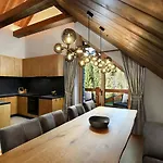 Oasis - Luxury 5-bedroom With Panoramic Views *