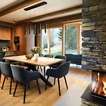Oasis - Luxury 5-bedroom With Panoramic Views Hutti