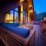 Oasis - Luxury 5-bedroom With Panoramic Views *