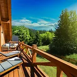 Oasis - Luxury 5-bedroom With Panoramic Views Hutti