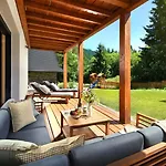 Oasis - Luxury 5-bedroom With Panoramic Views * Huty