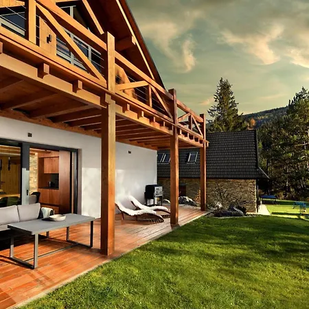 Oasis - Luxury 5-bedroom With Panoramic Views Деревянный коттедж