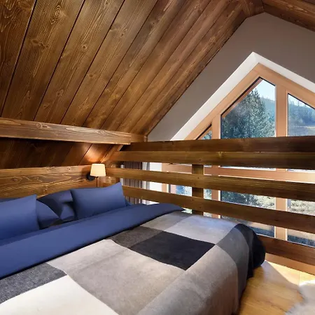 Деревянный коттедж Oasis - Luxury 5-bedroom With Panoramic Views Huty