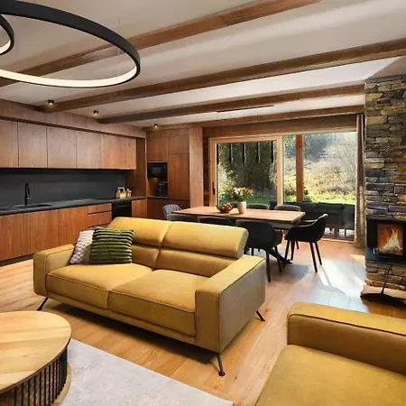 Oasis - 5 Bedroom & 5 Bathrooms & Uniqe Views * Huty