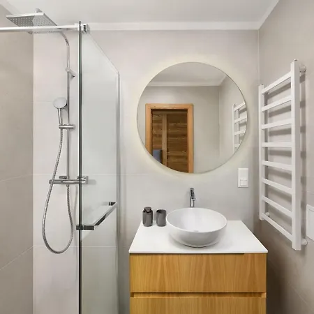 Деревянный коттедж Oasis - Luxury 5-bedroom With Panoramic Views