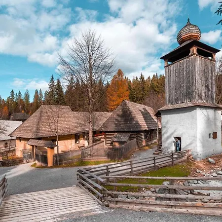 Деревянный коттедж Oasis - Luxury 5-bedroom With Panoramic Views Huty