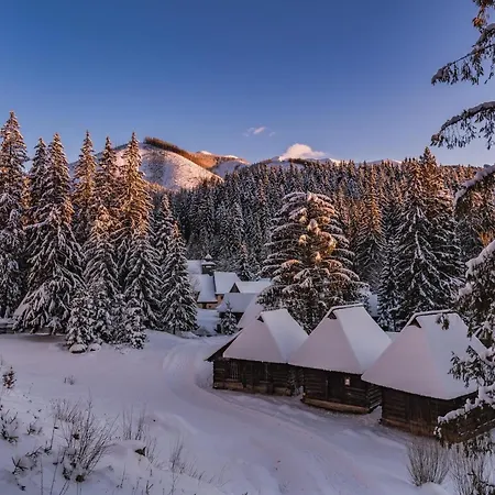 Деревянный коттедж Oasis - Luxury 5-bedroom With Panoramic Views