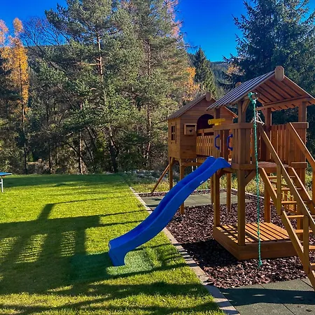 Деревянный коттедж Oasis - Luxury 5-bedroom With Panoramic Views Huty