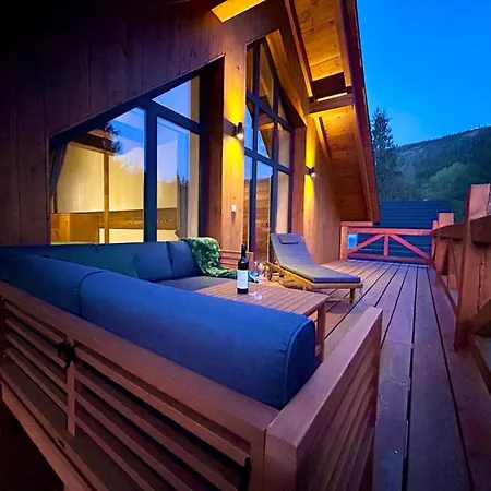 Oasis - Luxury 5-bedroom With Panoramic Views *