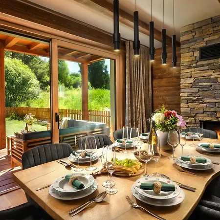 Oasis - Luxury 5-bedroom With Panoramic Views Huty